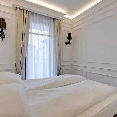 Elegant Two Bedroom Near The Sea *