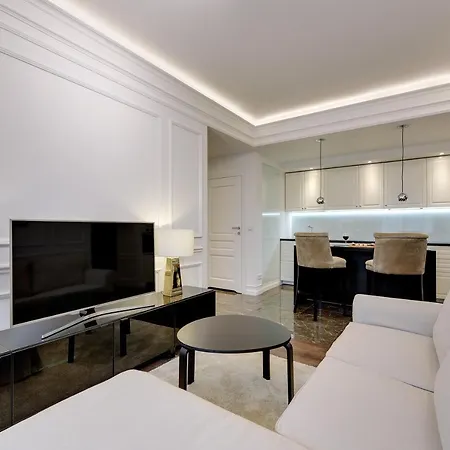Appartement Elegant Two Bedroom Near The Sea *