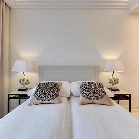 Appartement Elegant Two Bedroom Near The Sea